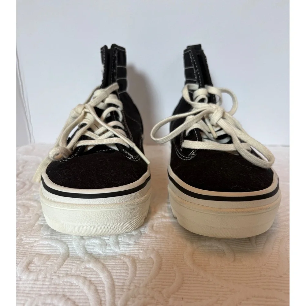 VANS Sentry WC‎ Black Canvas Chunky High Top Sneakers. Men 6, Women 7.5.